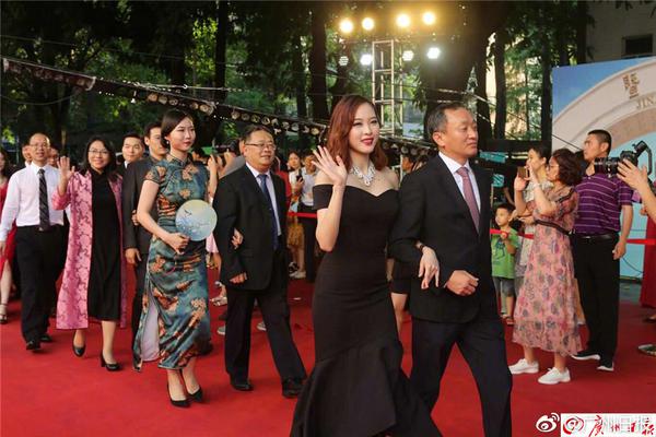 水杯壁很多气泡能喝吗